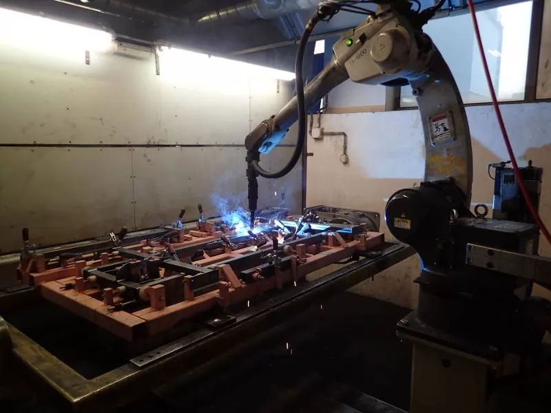 Welding on the robotic welding workstation